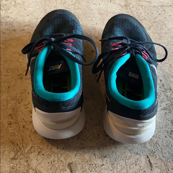 Women’s Nike Running shoes - Picture 3 of 6